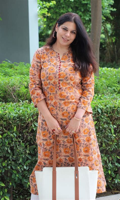 Cotton Beige & Red Buttoned Kalamkari Straight Fit Kurta – Baareeki