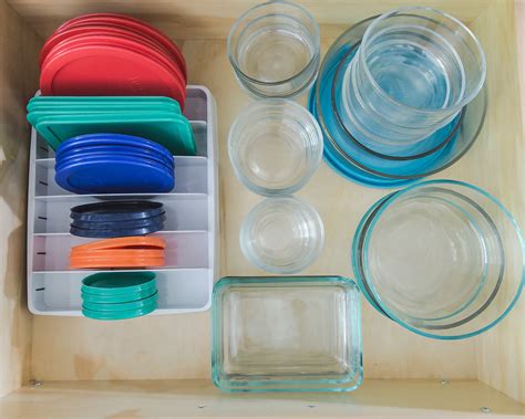 Organizing Food Storage Containers 的图像结果