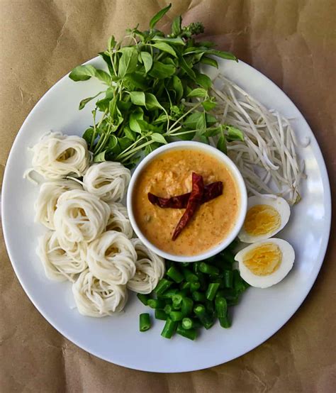 Noodles with Fish Curry | Khanom Jeen Nam Ya | ขนมจีนน้ำยา - Rachel ...
