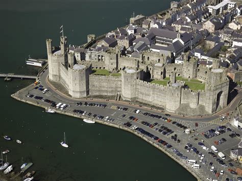 Castell Caernarfon (Cadw) | VisitWales