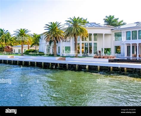 Fort Lauderdale - December 11, 2019: Luxury mansion in exclusive part of Fort Lauderdale known ...
