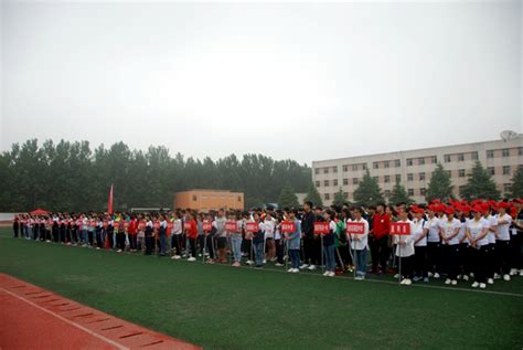 初二年级举行踢毽子比赛_河南省濮阳市油田第六中学