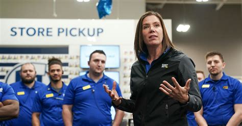 Best Buy moves to AI as it sheds Geek Squad, phone support workers