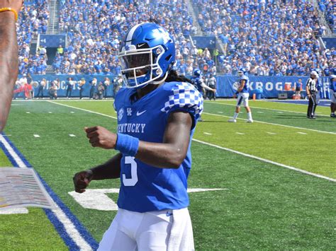 Uk Wildcats Crack College Football Top 25 In Cbs Rankings