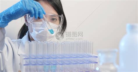 做实验的化验员高清图片下载-正版图片503446391-摄图网