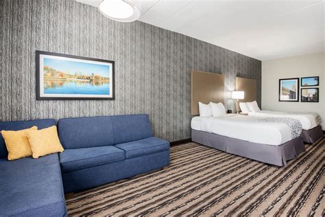 La Quinta Inn & Suites by Wyndham Buffalo Amherst | Buffalo, NY Hotels