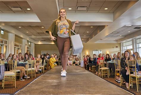 Fashion show raises money for recovery center – Butler Eagle