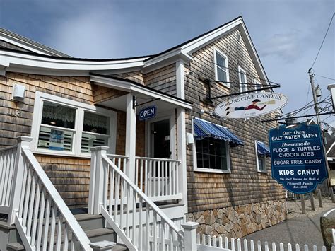 Exploring Perkins Cove: A Seaside Paradise of Scenic Beauty and ...