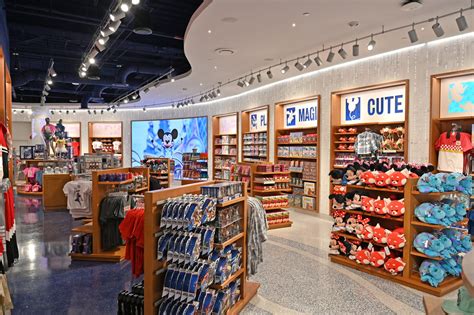 PHOTOS: A NEW Disney Store Is OPEN in Orlando Airport's Terminal C ...