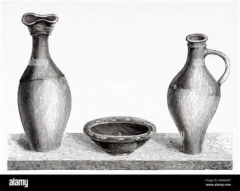 Ancient form vases depicted in the decorative sculptures of the Saint ...