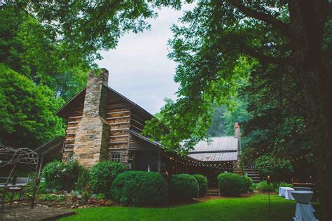 15 Cabin Wedding Venues in the U.S.