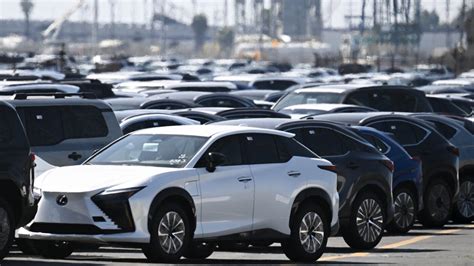 Retail sales jump as people rush to buy cars before tariffs : NPR