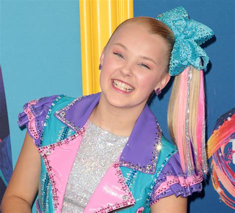JoJo Siwa Apologizes For Makeup Kit Recall After Testing Positive For ...