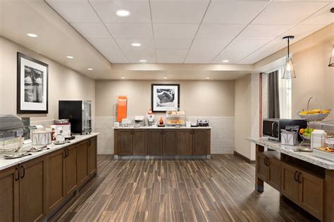 HAMPTON INN & SUITES MINOOKA - Hotel Reviews, Photos, Rate Comparison ...