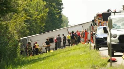 New York Bus Accident: न्यूयॉर्कमध्ये 54 प्रवाशांना घेऊन जाणाऱ्या टूर ...