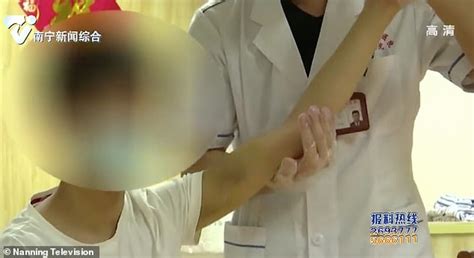15YO Boy's Arm Paralized After Playing Games 22H Per Day For A Month
