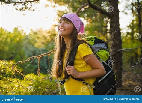 Adventure Travel Girl 的图像结果