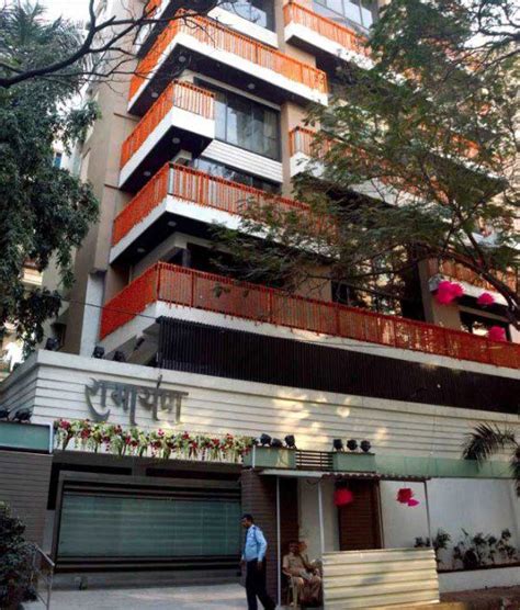 कैसा दिखता है सोनाक्षी सिन्हा के जुहू बंगले का फुल फ्लोर अपार्टमेंट ...