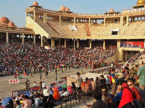 A very comprehensive guide to the Pakistan/India border. Review of ...