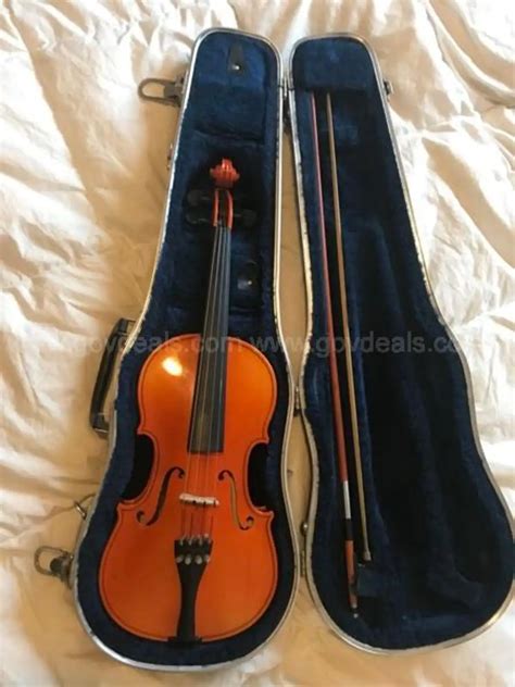 Violin/Viola Stringed Instruments set of 12 - UCHS | AllSurplus