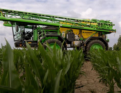 Weniger Pflanzenschutz: Smart-Sprayer-Spritze geht in Serie ...