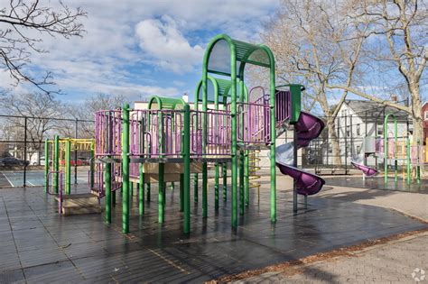 About Little Neck | Schools, Demographics, Things to Do - Homes.com