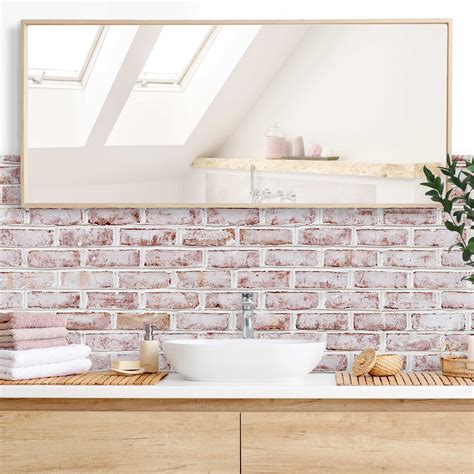 Panneau mural pour salle de bain - Mur en briques peint en blanc shabby ...