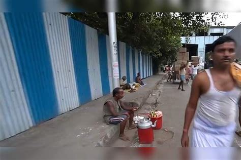 印度工人怎么挣钱？每天只做一件事，中国小伙拍摄于印度加尔各答_小伙_中国_工人