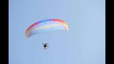 BSF institute celebrates Swarnim Vijay Varsh to their paragliding ...