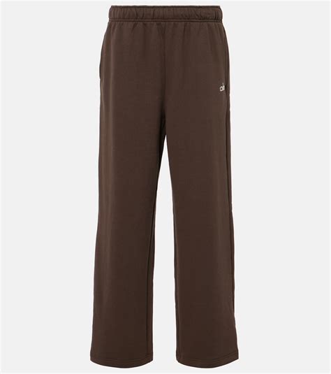 Accolade French Terry sweatpants in brown - Alo Yoga | Mytheresa