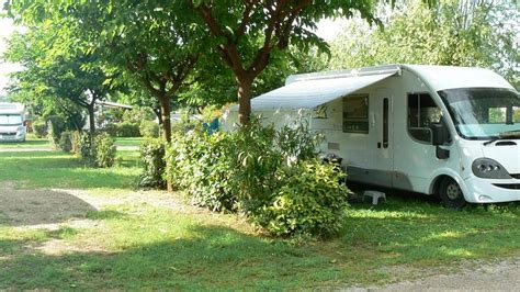 CAMPING BELLEVUE EN CAMARGUE (Aimargues) - Campground Reviews & Photos ...