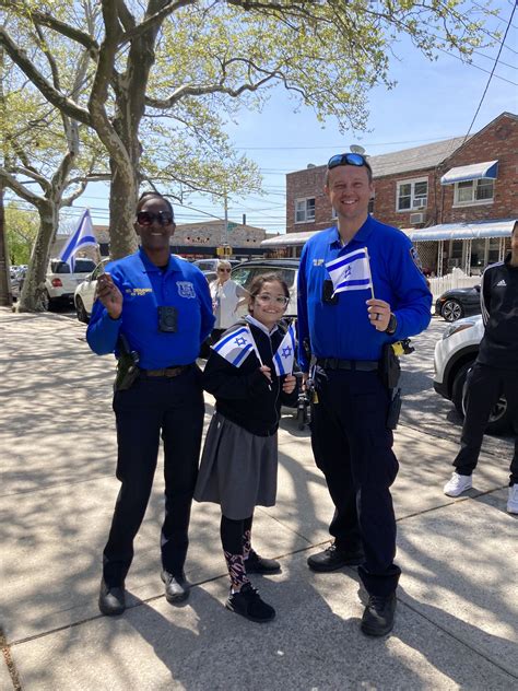 NYPD 63rd Precinct on Twitter: "#NYPD @NYPDCommAffairs Officers ...