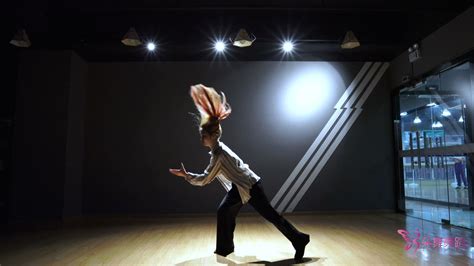 深圳朵舞舞蹈丨抒情爵士舞《想见你》用肢体动作表达情绪_哔哩哔哩_bilibili