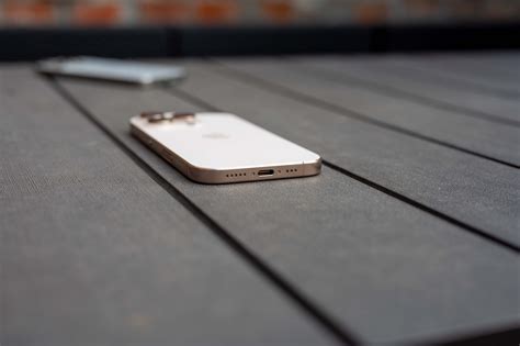 Apple 又想出了另一个精彩的广告，以 iPhone 16 Pro 的新功能为主角—— LsA magazine