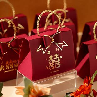 订婚礼物用什么包最新素材