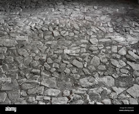 Pebble stone path walkway hi-res stock photography and images - Alamy