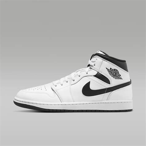 Air Jordan 1 Low Men's Shoes. Nike IN