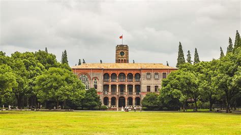 苏州大学，这里景色迷人历史悠久，最吸引人的是满校园的老式建筑|阳澄湖|红楼|钟楼_新浪新闻