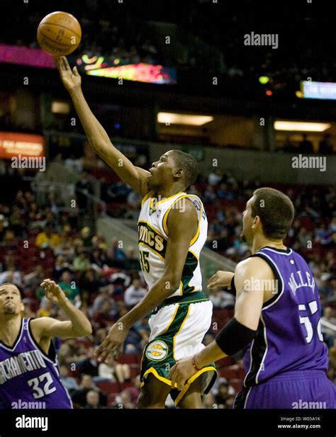 Kevin durant of the seattle supersonics hi-res stock photography and ...