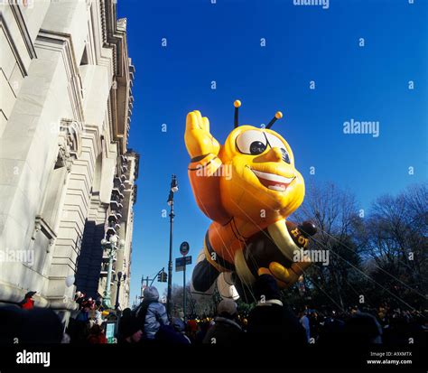 Cheerios Bee Honey Nut Cheerios Bee 1999 2001 Balloon Theme (Macy's