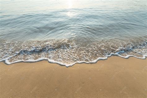 海浪沙滩摄影图高清摄影大图-千库网