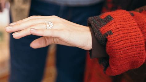 Here’s Your First Look At Lainey Wilson’s Gorgeous Engagement Ring in ...