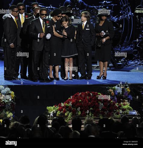 Michael Jackson Memorial Service Stock Photo - Alamy
