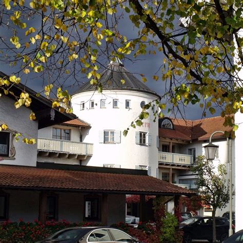 HOTEL-GASTHOF KERN (Halfing) - Hotel Reviews, Photos, Rate Comparison ...