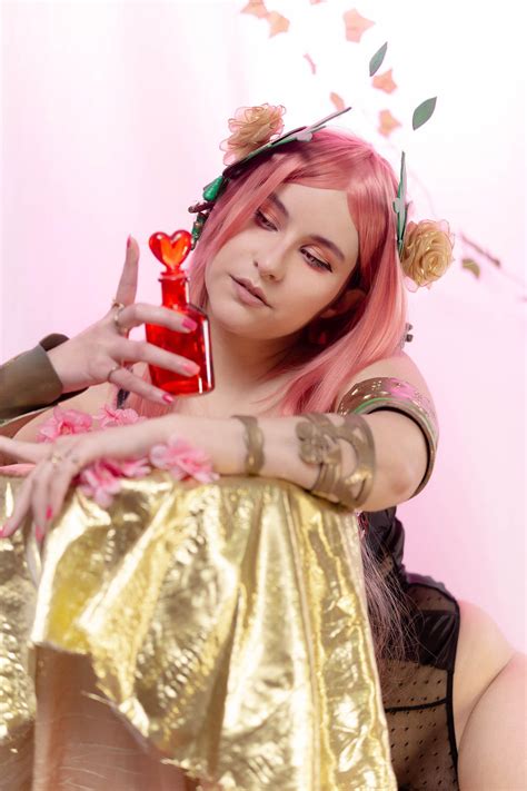 Aphrodite Cosplay | Hades by connycosplay on DeviantArt