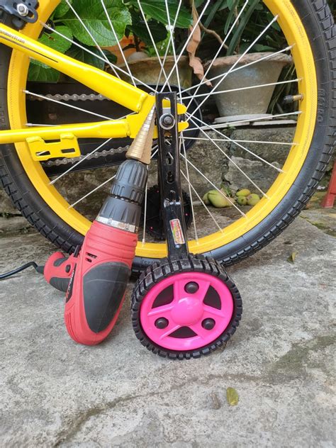 IndiaLot ® Kids Cycle Side Supporter Wheel Training Wheels Adjustable ...