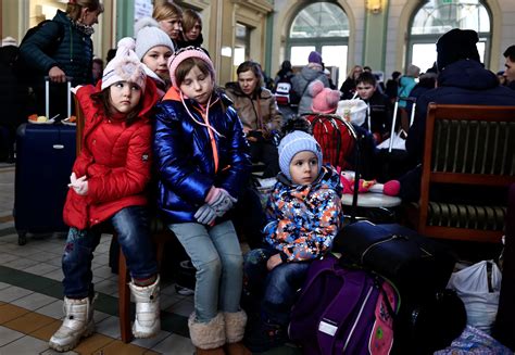 Stay or go? Ukrainian visa schemes in UK leave refugees in limbo ...
