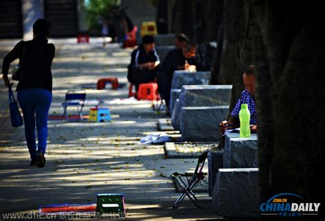 实拍香港算命一条街，世界最繁华都市的香港人竟然如此迷信爱算命|算命|一条街|夜市_新浪新闻