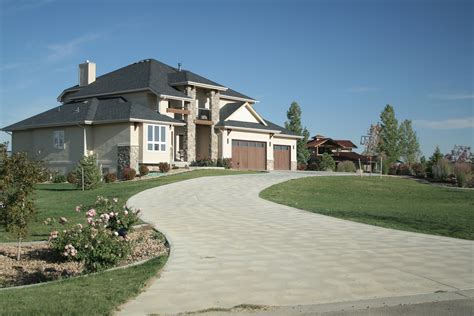8 Popular Types Of Driveways - Emmy's Mummy