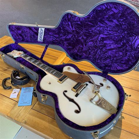 Gretsch Custom Shop White Falcon G6136CST - Masterbuilt by Stephen Ste ...